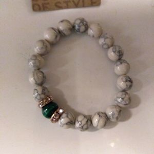 Selling this beautiful pretty healing beads